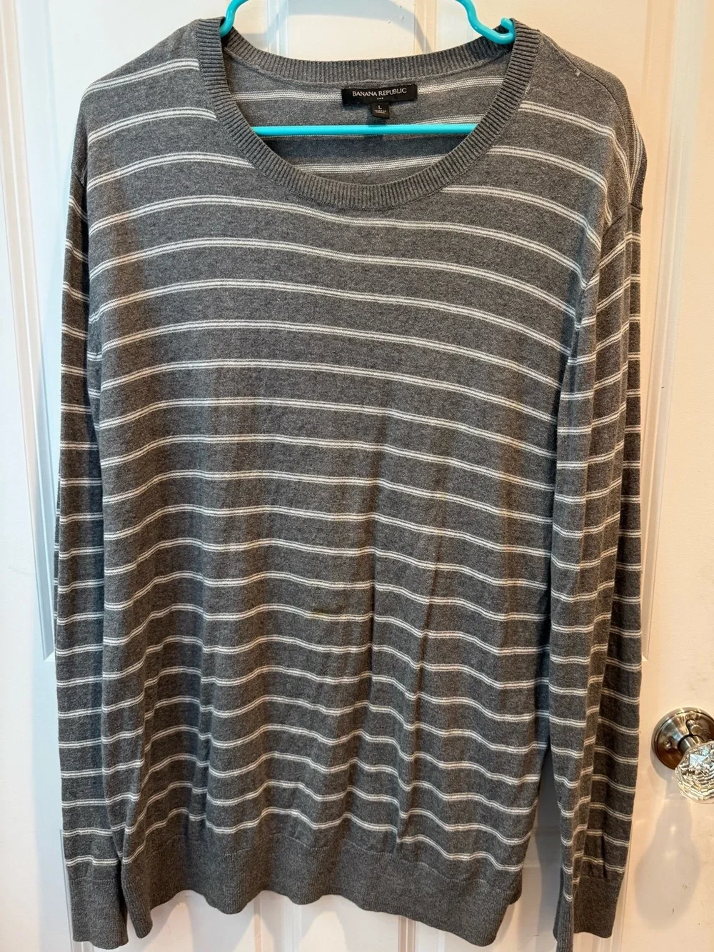 Banana Republic Men’s Sweater, Size Large, Great Condition!